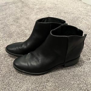 Universal Thread Ankle Booties - size 7